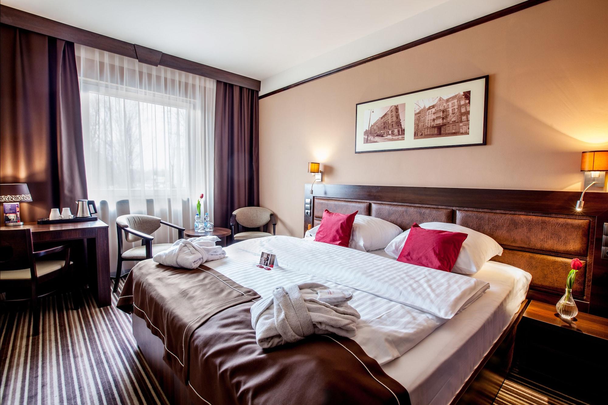 Park Hotel Diament Катовице Екстериор снимка