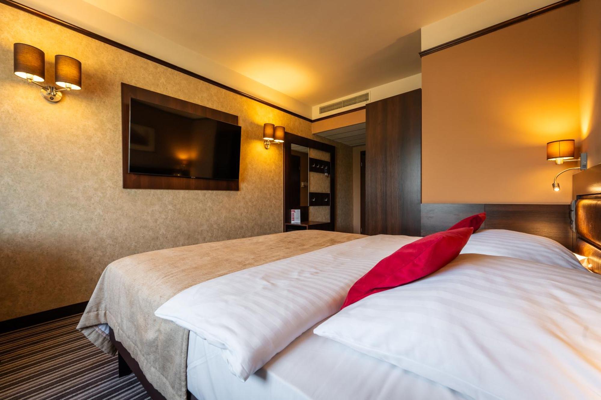 Park Hotel Diament Катовице Екстериор снимка
