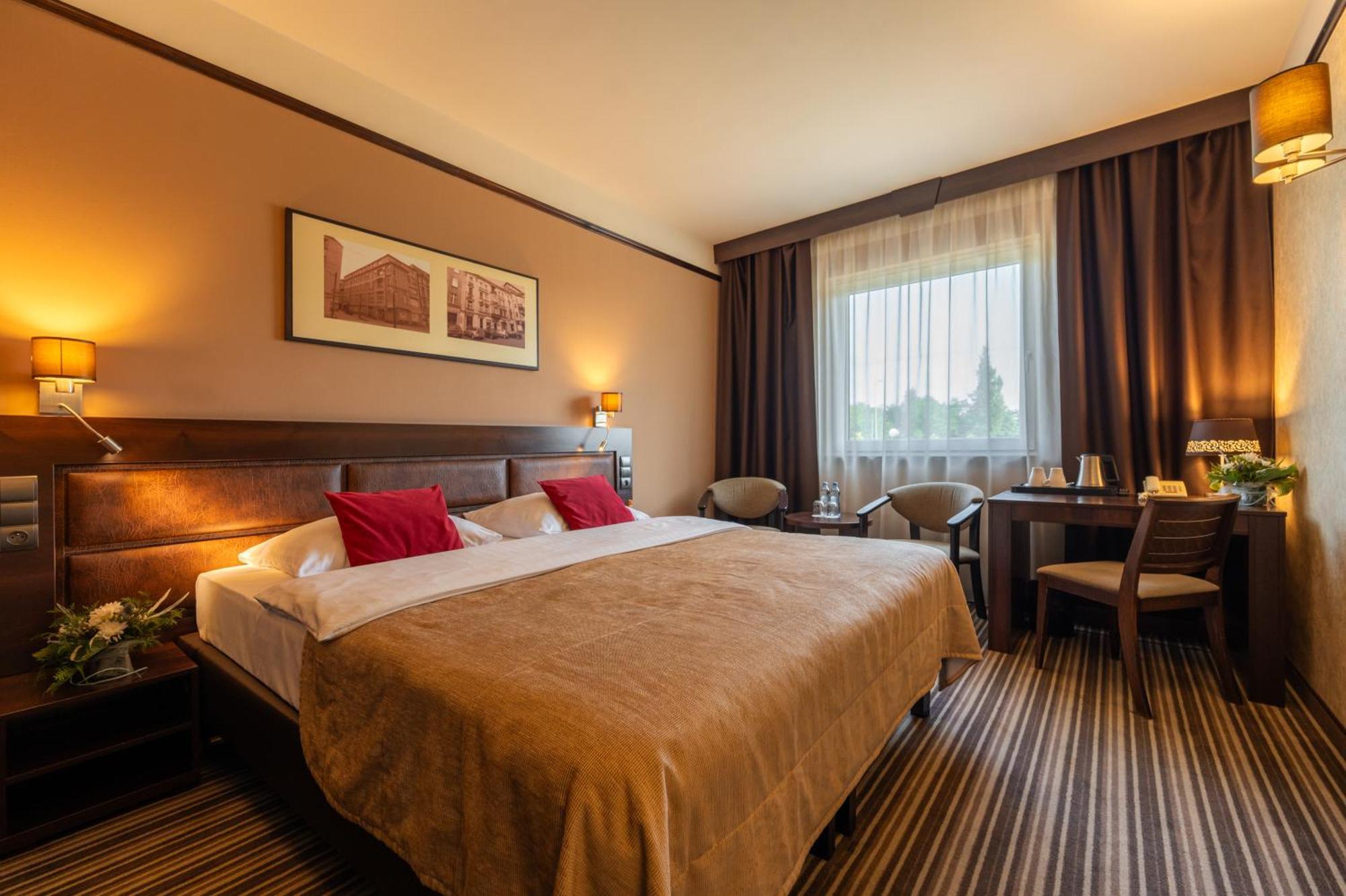 Park Hotel Diament Катовице Екстериор снимка