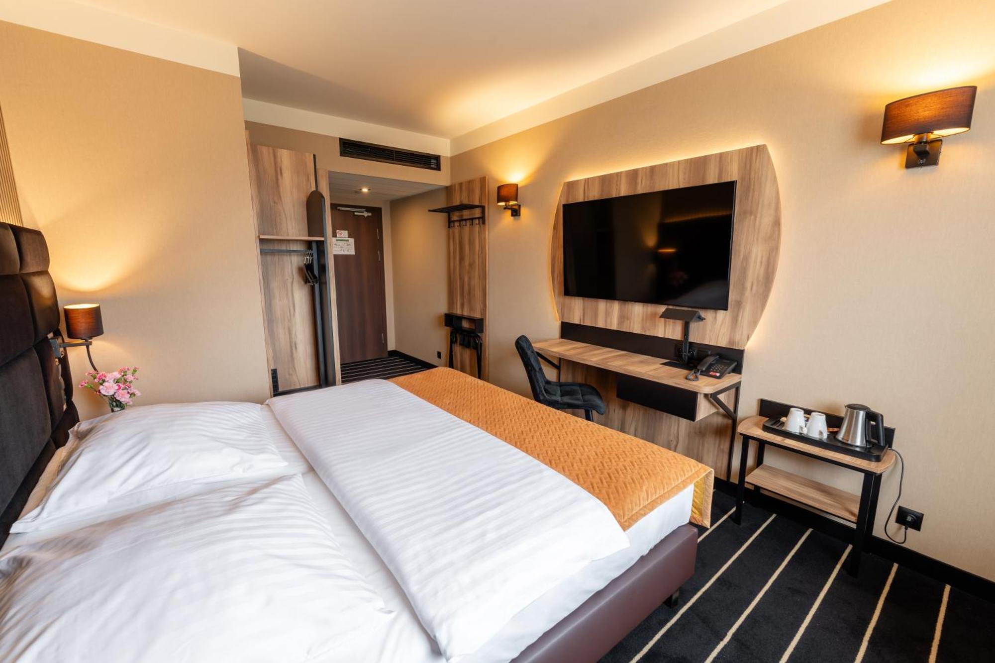 Park Hotel Diament Катовице Екстериор снимка