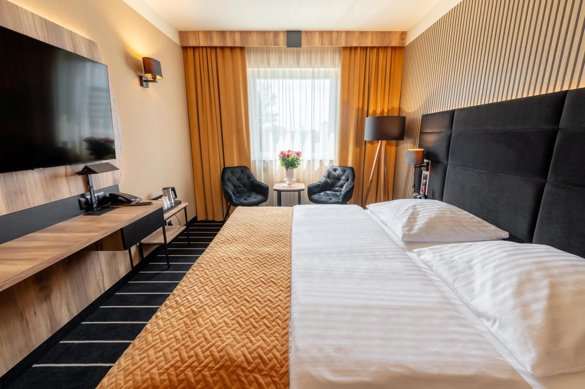 Park Hotel Diament Катовице Екстериор снимка