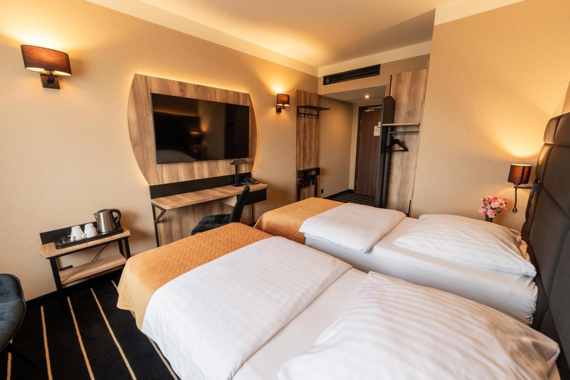 Park Hotel Diament Катовице Екстериор снимка