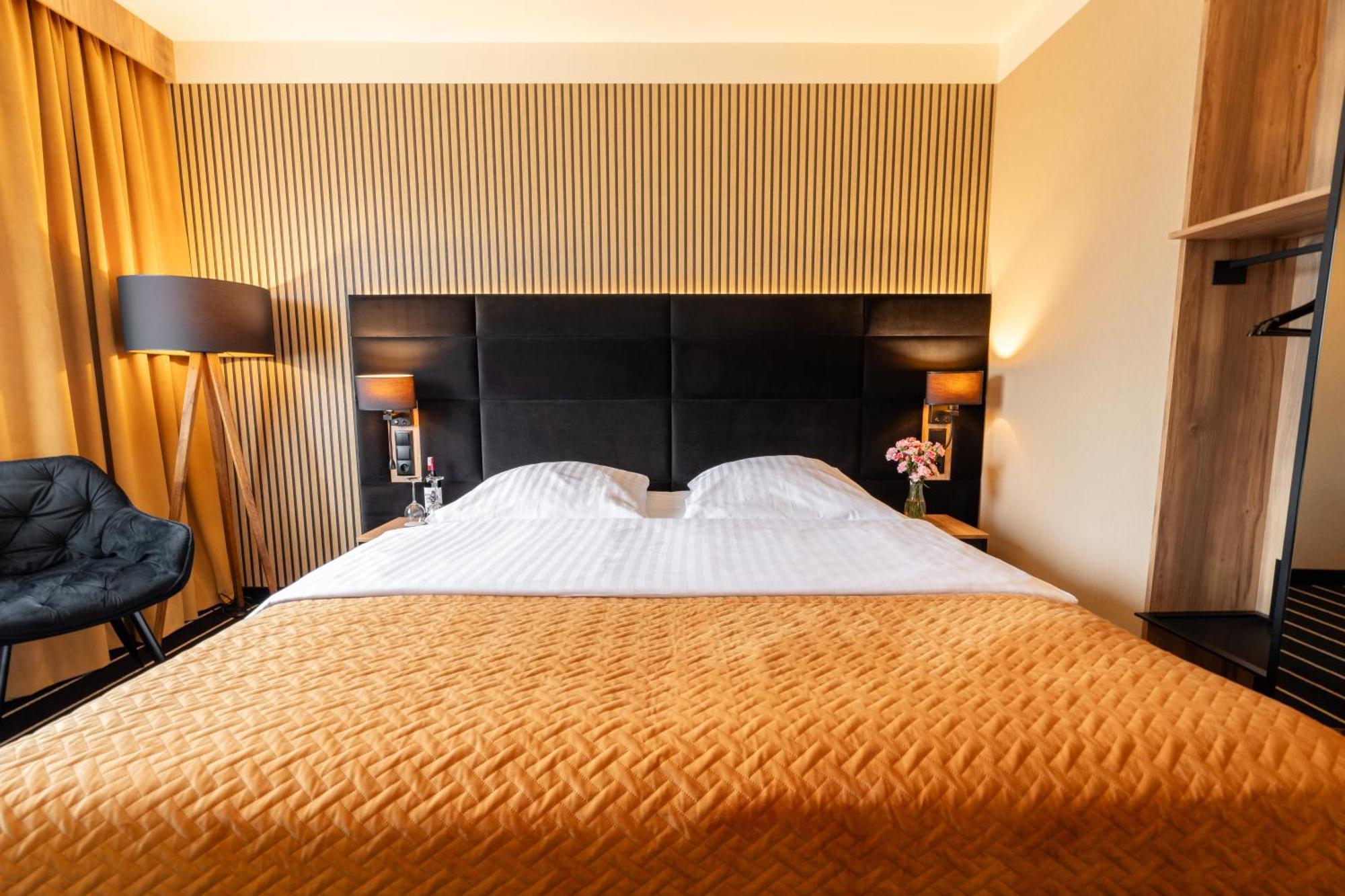 Park Hotel Diament Катовице Екстериор снимка