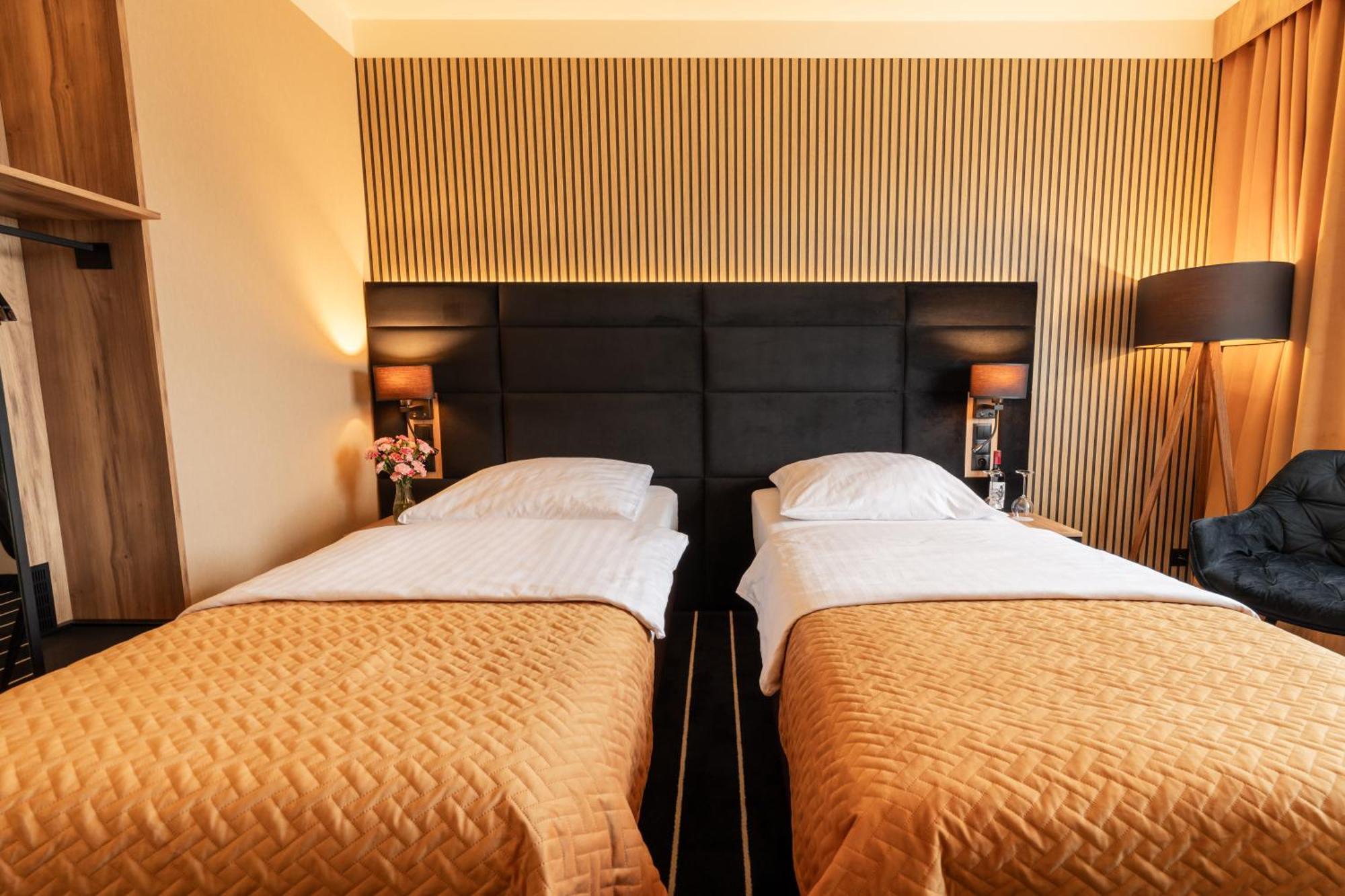 Park Hotel Diament Катовице Екстериор снимка