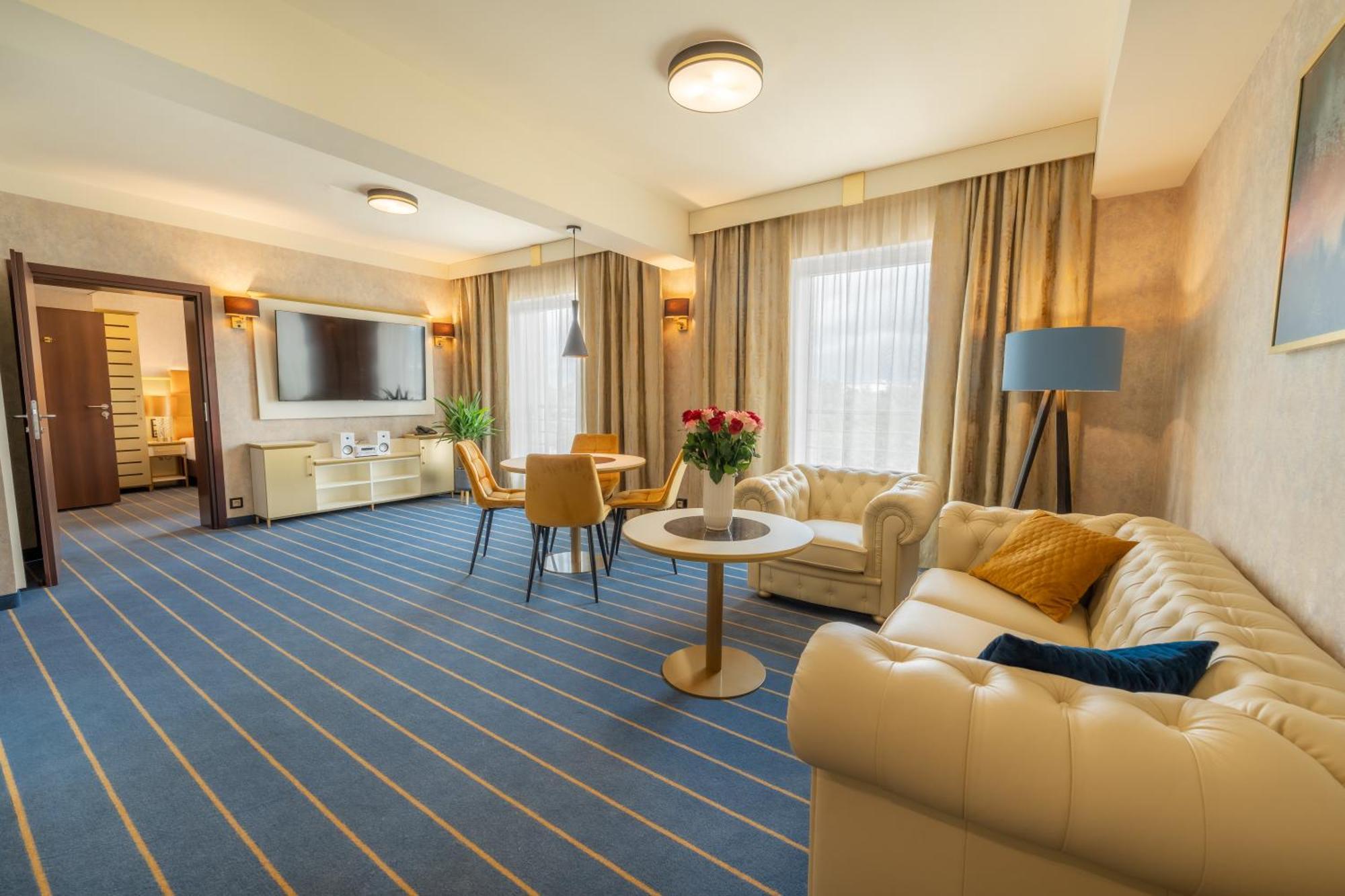 Park Hotel Diament Катовице Екстериор снимка