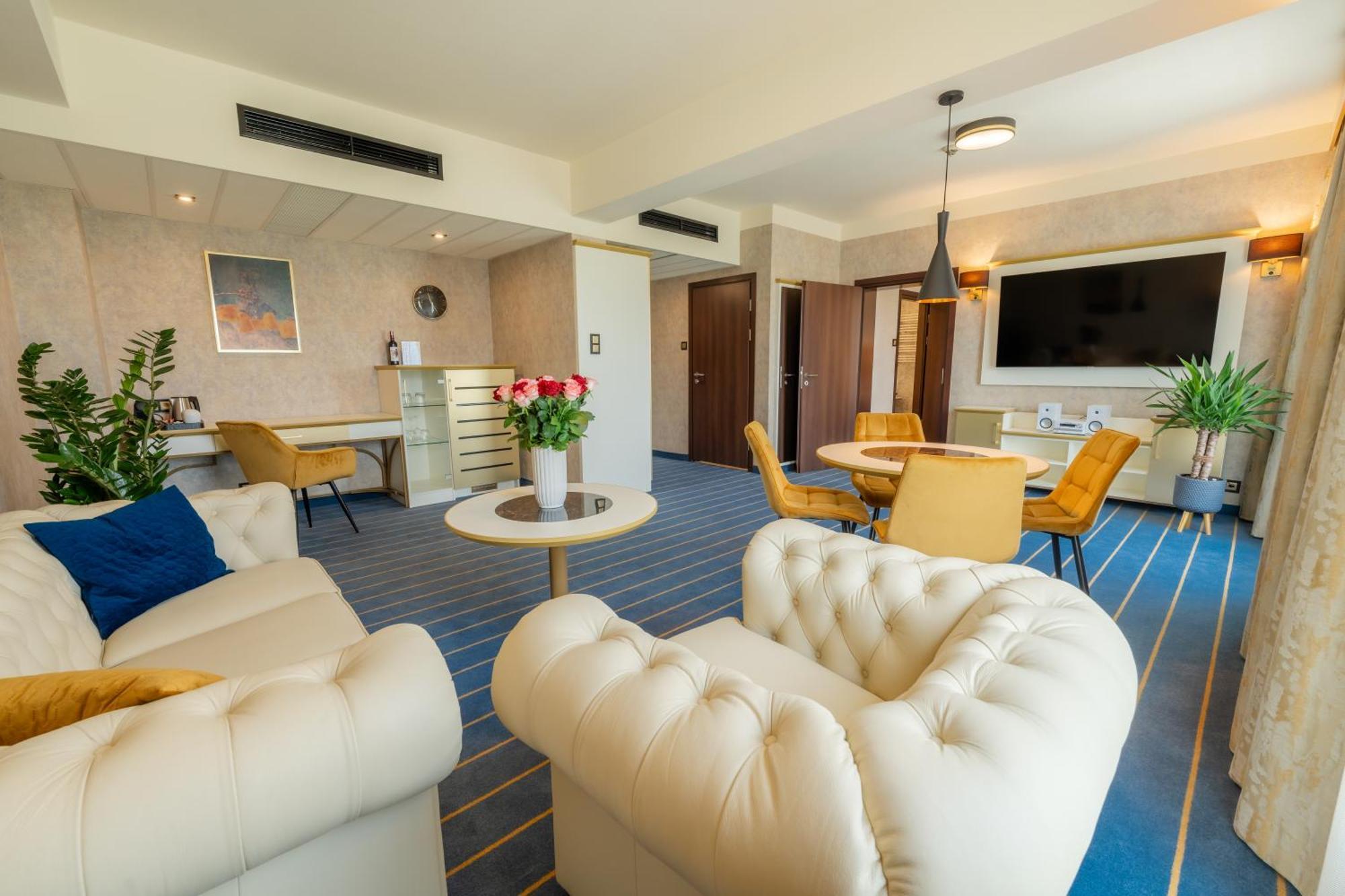 Park Hotel Diament Катовице Екстериор снимка