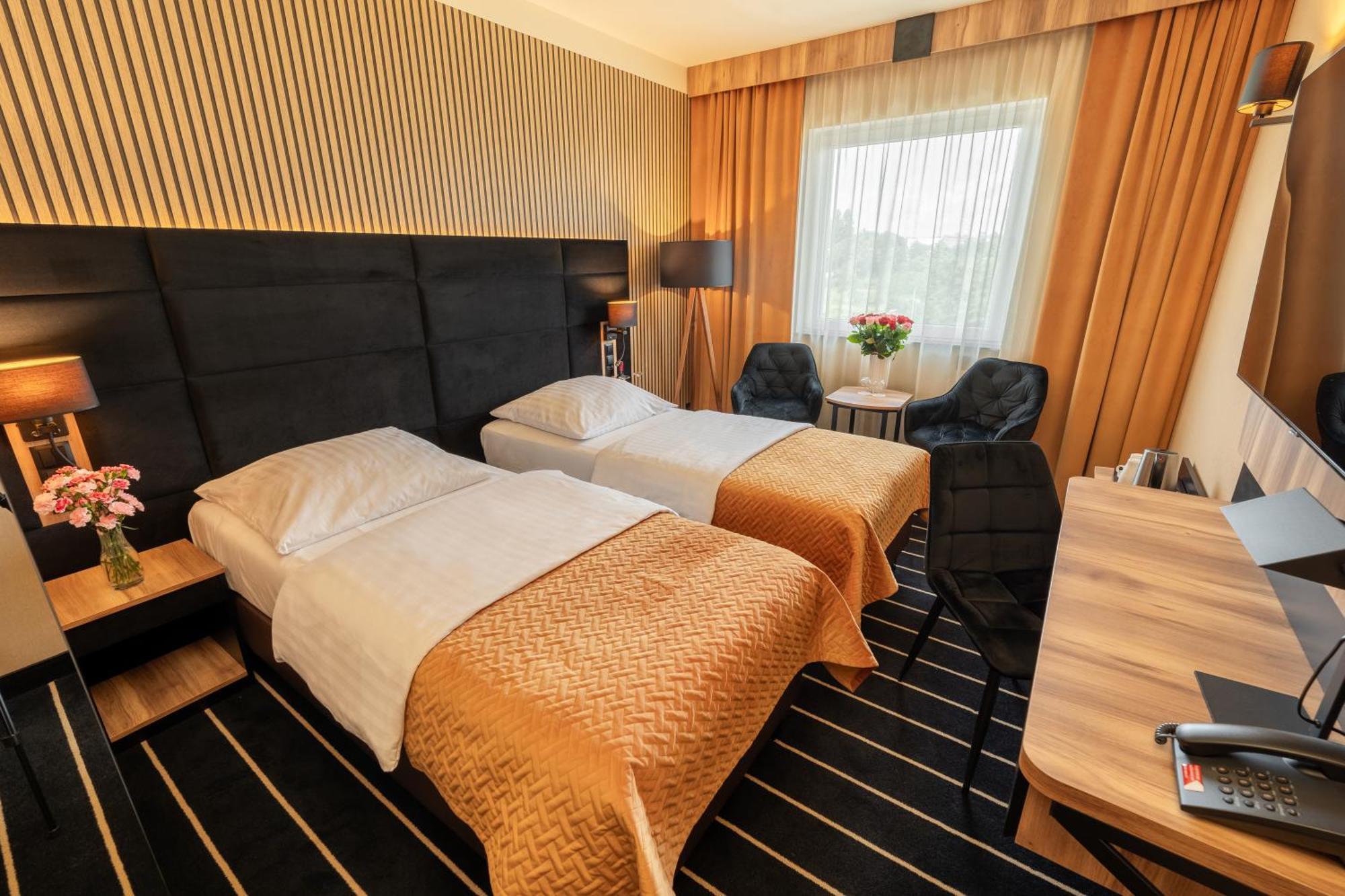 Park Hotel Diament Катовице Екстериор снимка