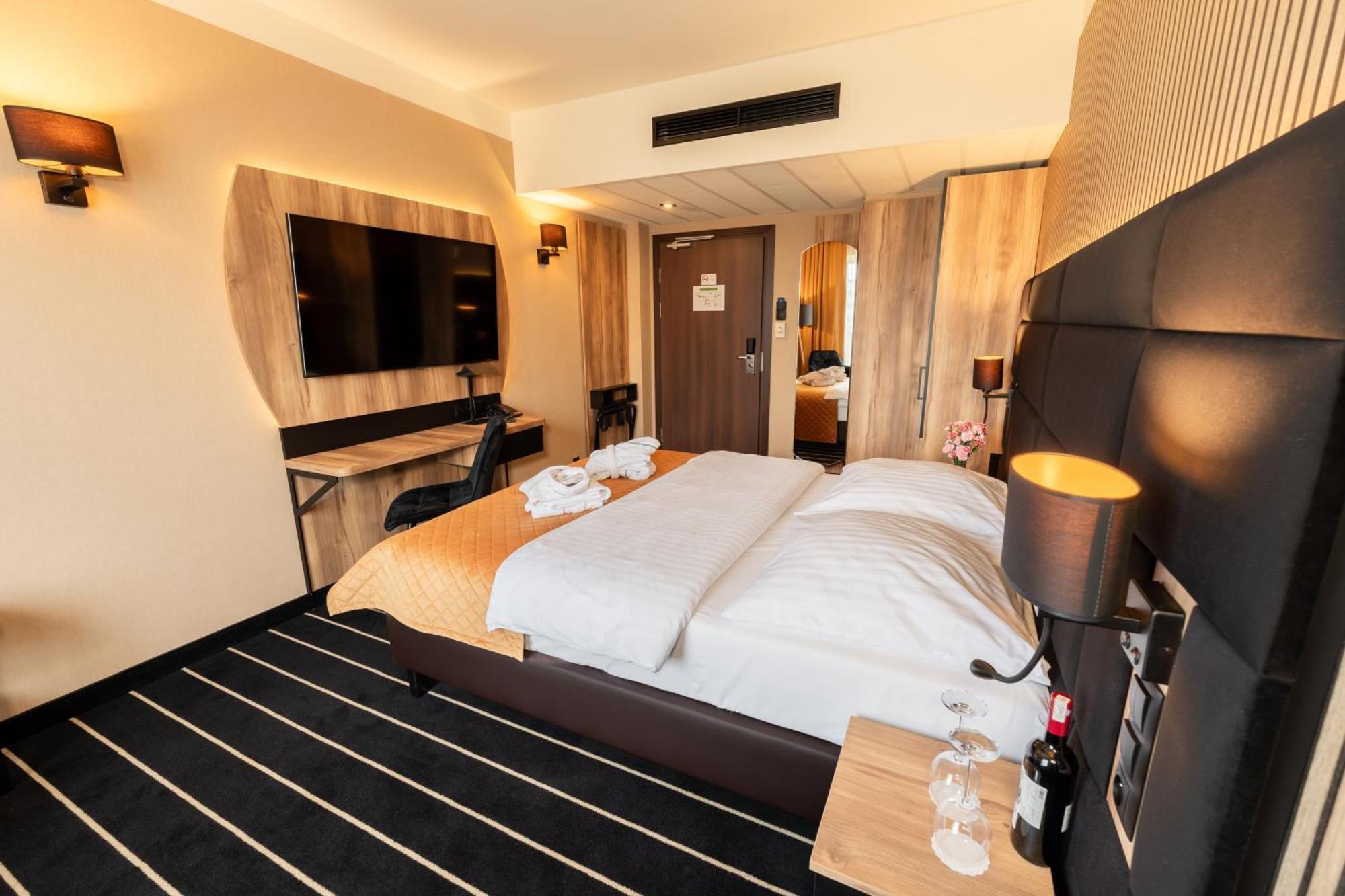 Park Hotel Diament Катовице Екстериор снимка