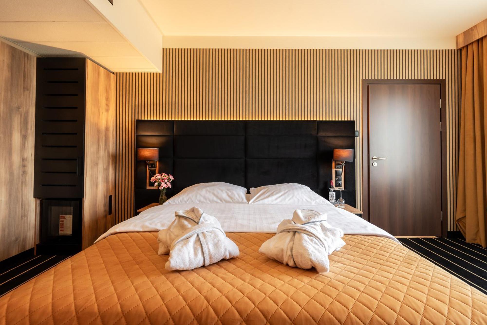 Park Hotel Diament Катовице Екстериор снимка