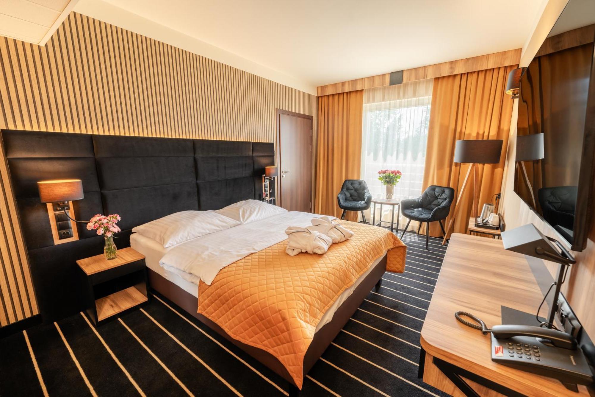 Park Hotel Diament Катовице Екстериор снимка