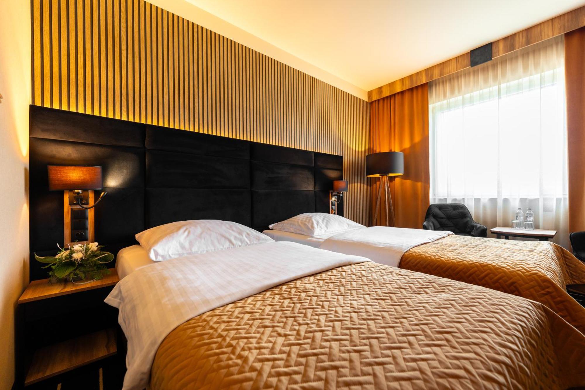 Park Hotel Diament Катовице Екстериор снимка