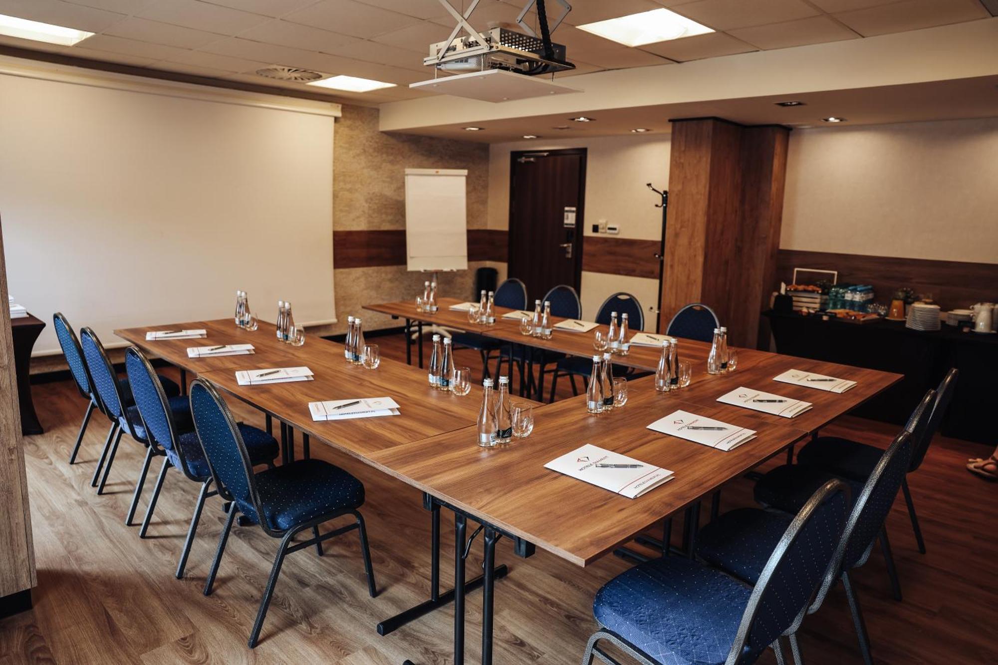 Park Hotel Diament Катовице Екстериор снимка