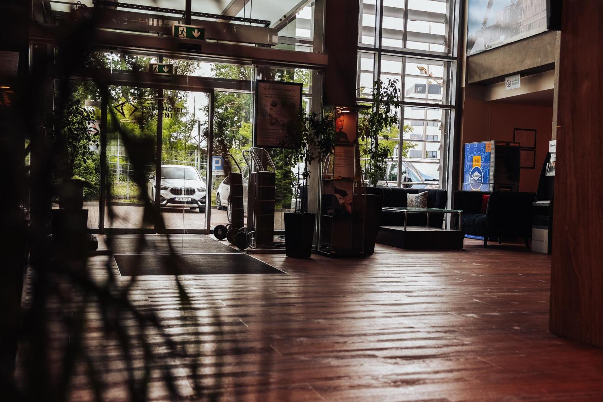Park Hotel Diament Катовице Екстериор снимка