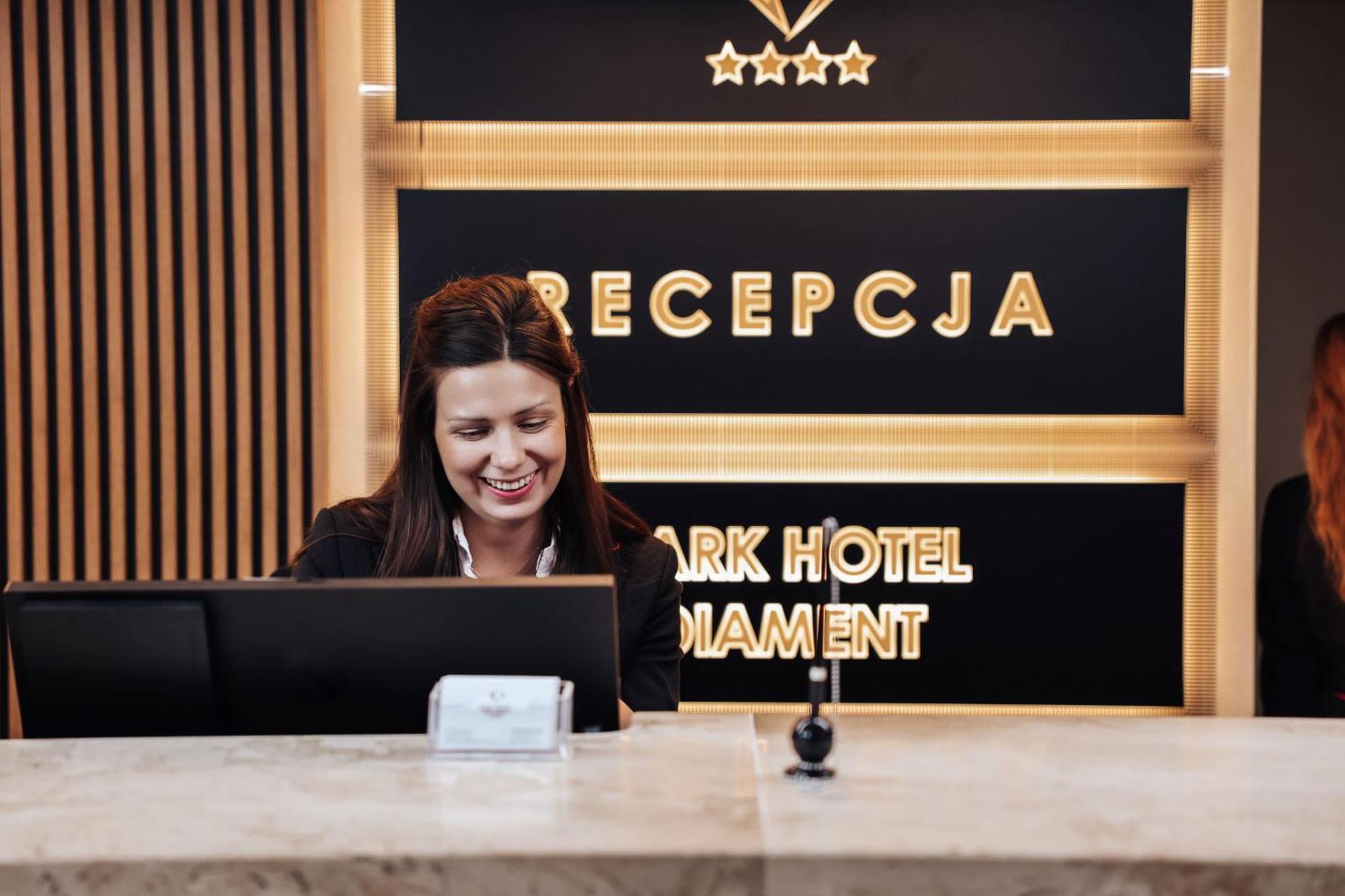 Park Hotel Diament Катовице Екстериор снимка